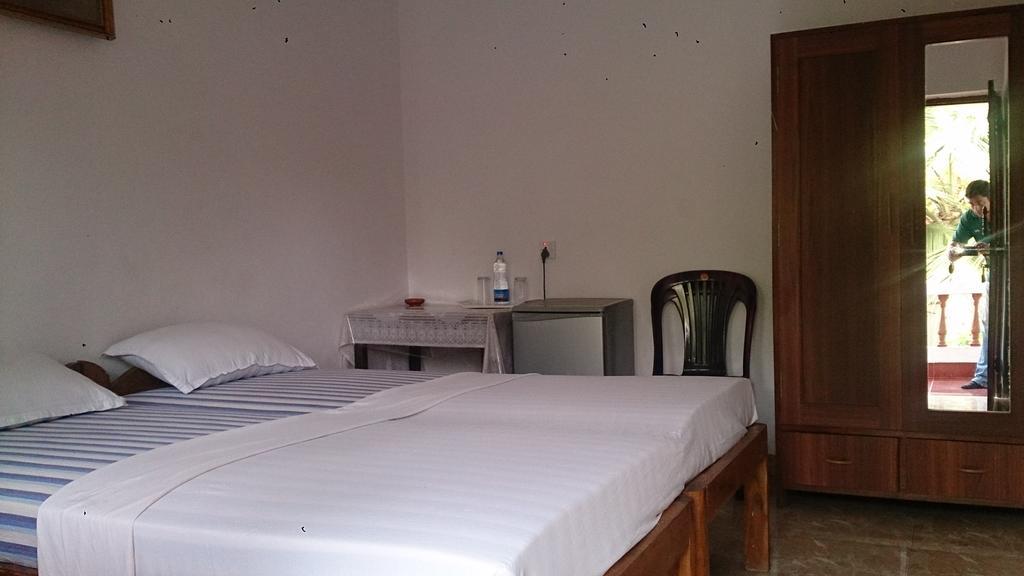 Domingos Guest House Baga Pokoj fotografie